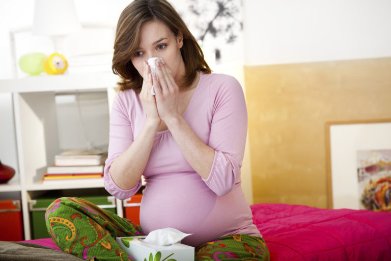 Как лечить насморк при беременности