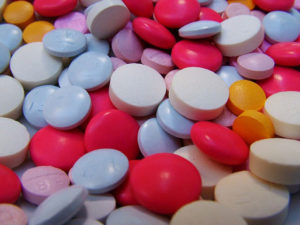 разноцветные таблетки
