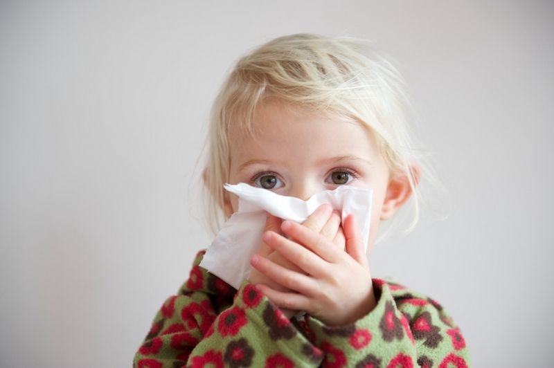 Как лечить кашель и насморк у ребенка
