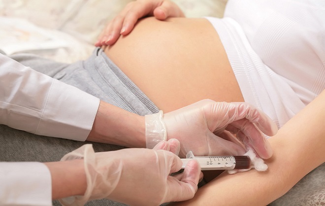 Забор венозной крови у беременной женщины