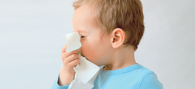 Почему возникает и как лечится хронический насморк у ребенка